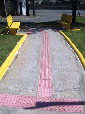 Piso Tátil em concreto